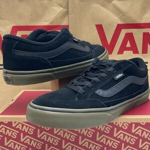 Vans WMNS Bearcat Black/Dark Gum
VN000DT239L
Sneakers